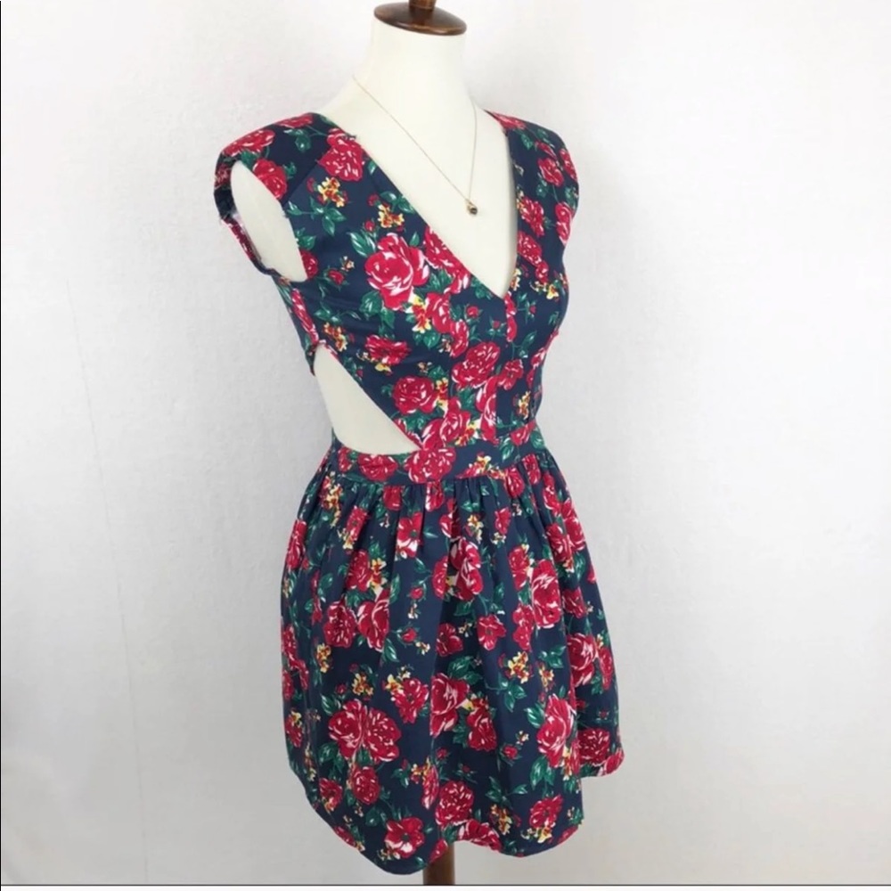 80’s vintage cut out style dress w/shoulder pads